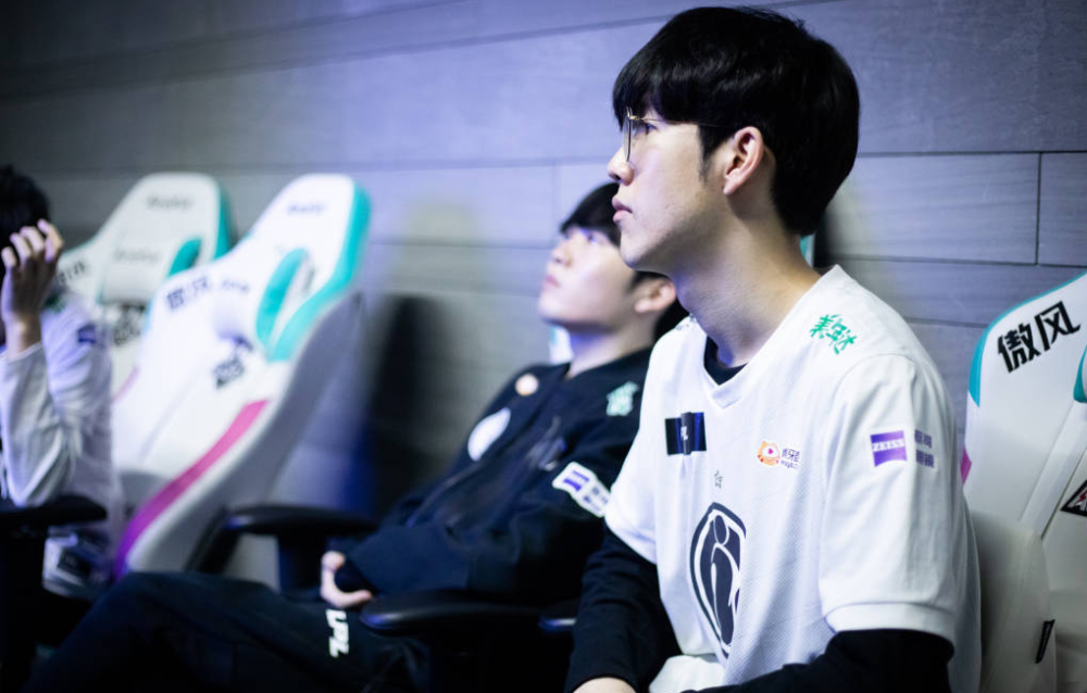 他以直接的 他以直接的