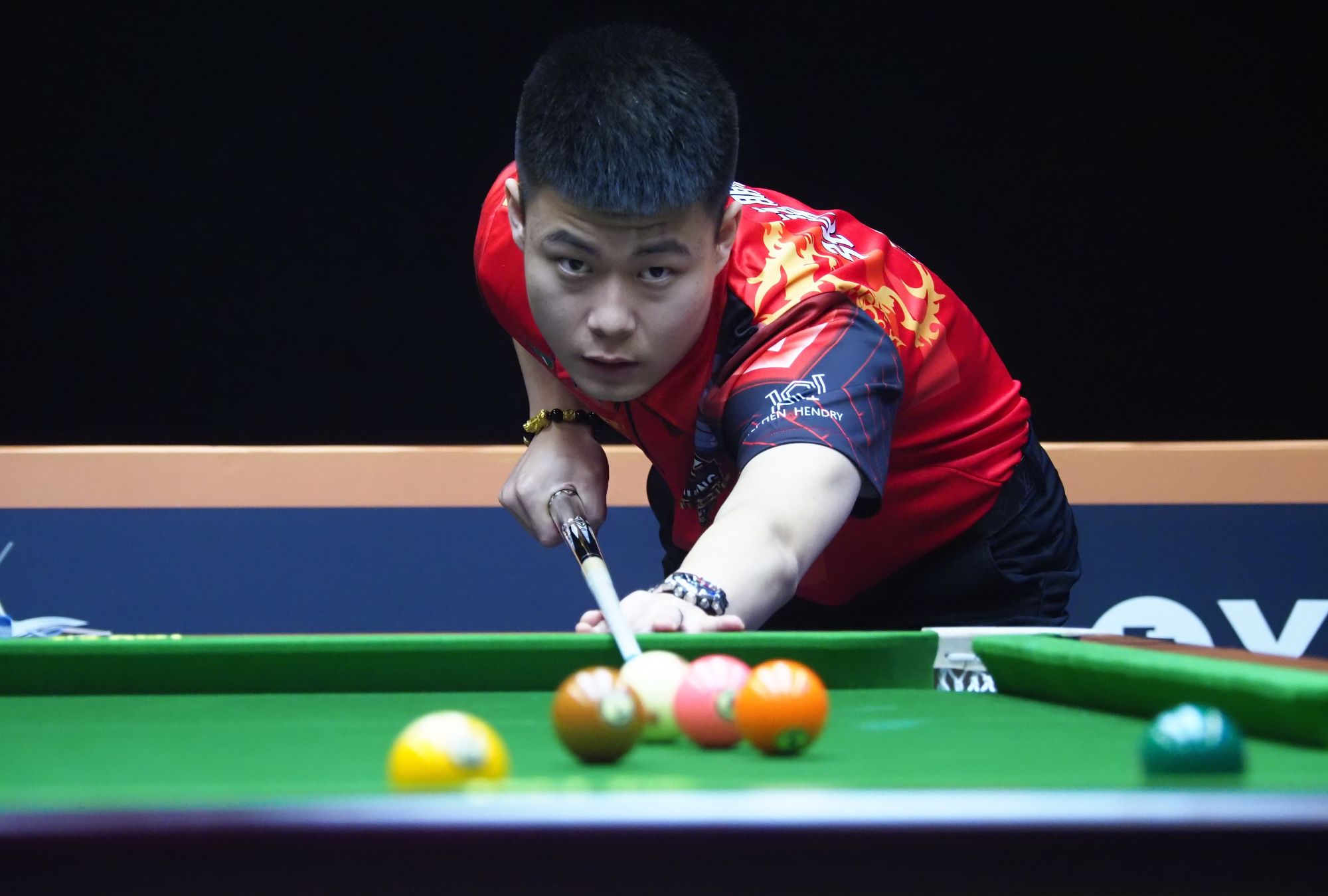 崭露头角 崭露头角